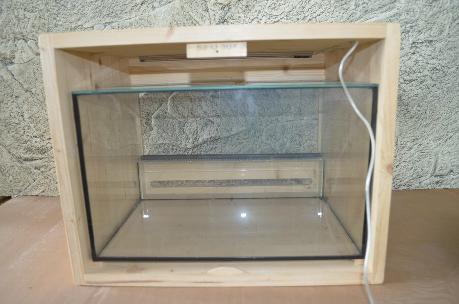 Holz-Terrarium mit Glaseinsatz
